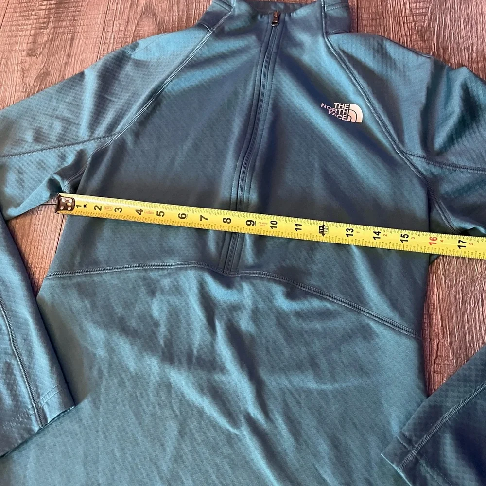 The North Face Women’s 1/2‎ Zip Workout Pullover Long Sleeve (M)